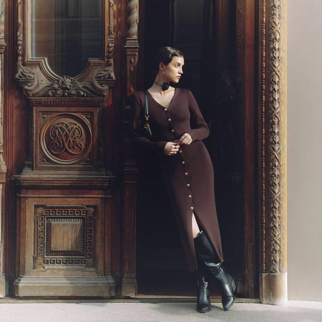 Maskot Elegant Button-Detail Dress